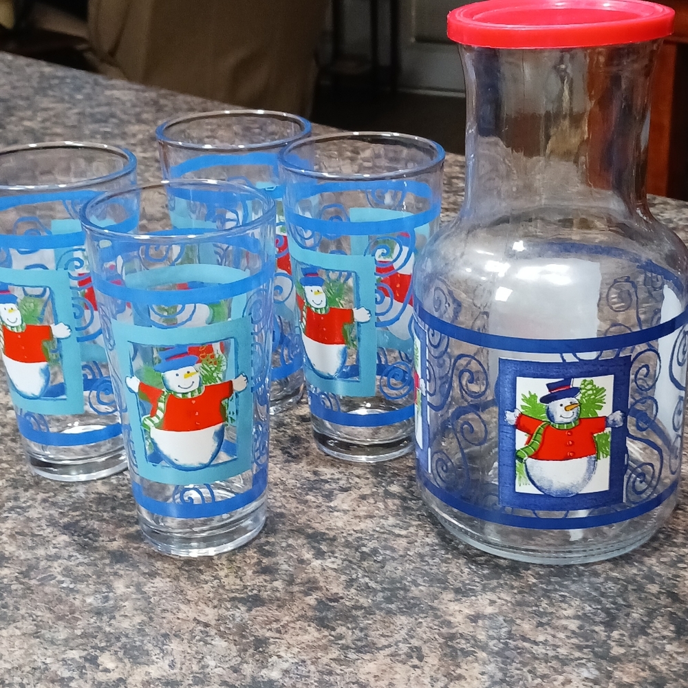 Vintage Kig glass Indonesia Snowman 1.5 quart Carafe and 4 matching 6" glasses..